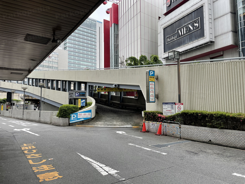 阪急 グランド ビル 駐 車場